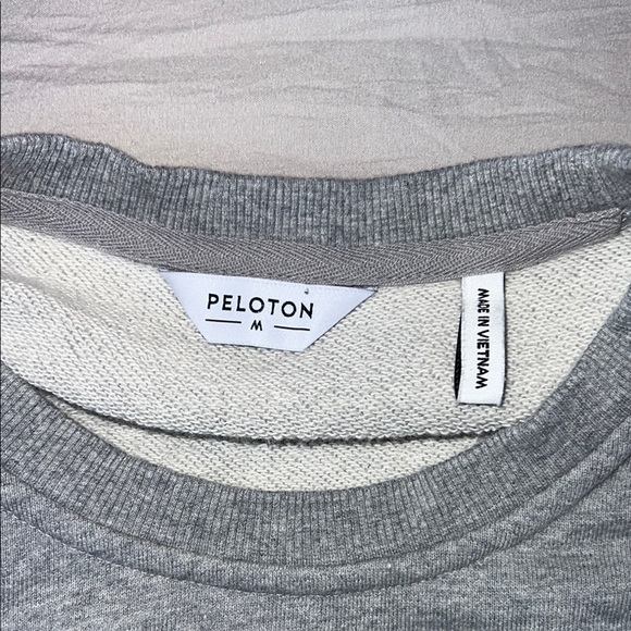 Peloton Sweatshirt Womens M Gray Pink White Active Windbreaker Chic
Pullover Top - Picture 2 of 9